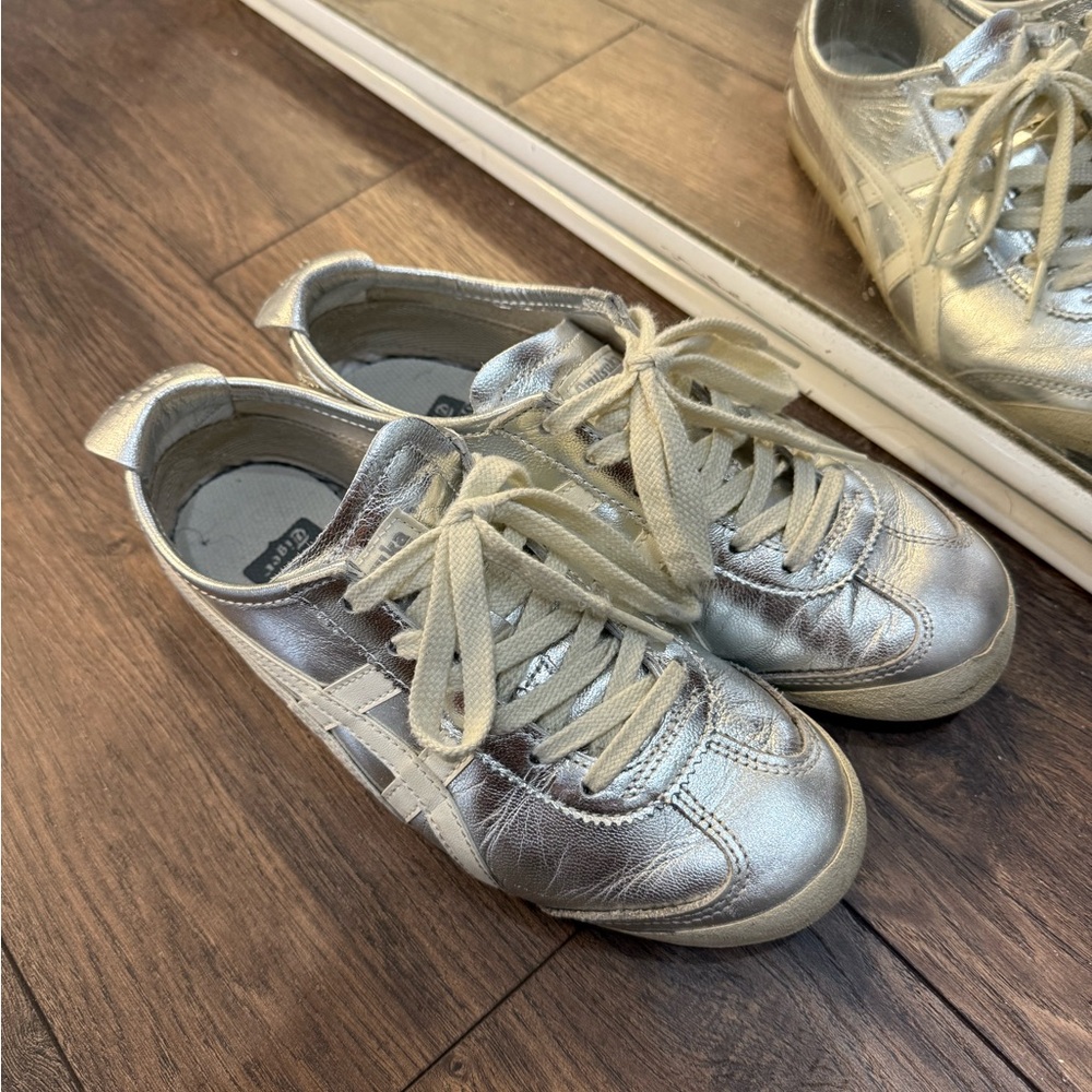 Onitsuka Tiger Mexico 66 SD Metallic Sneakers, size 4.5 men’s, 6 women’s
